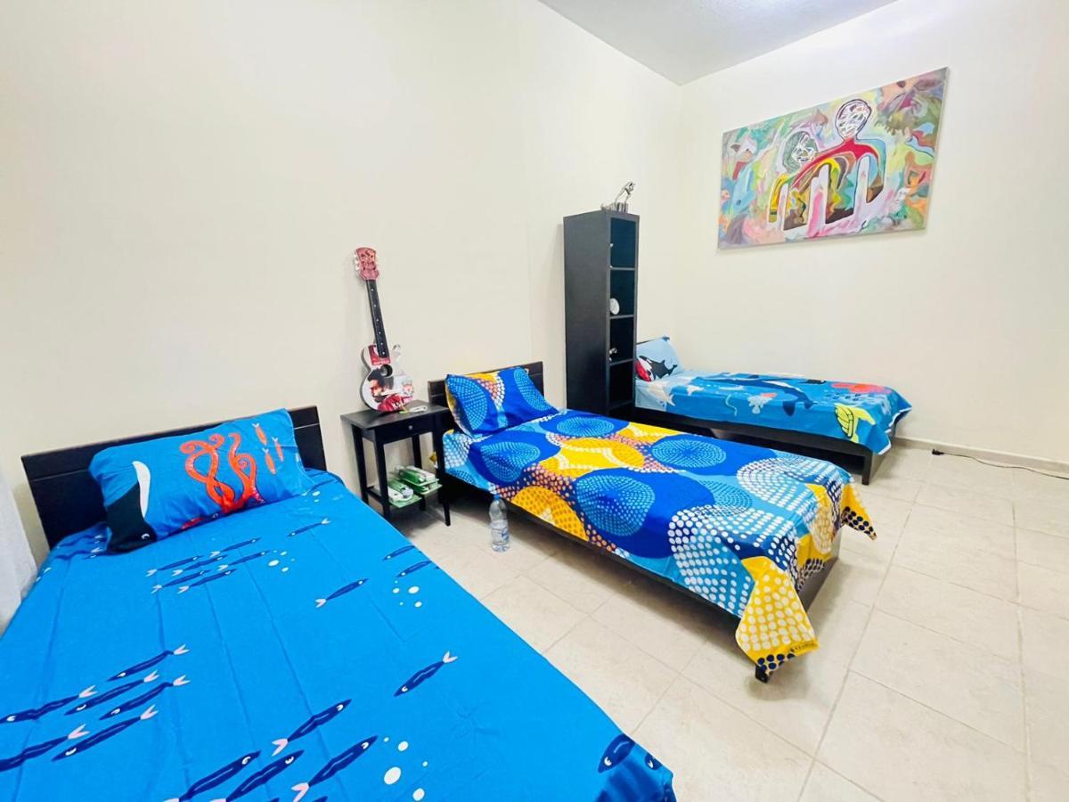 Dubai Hostel Екстериор снимка